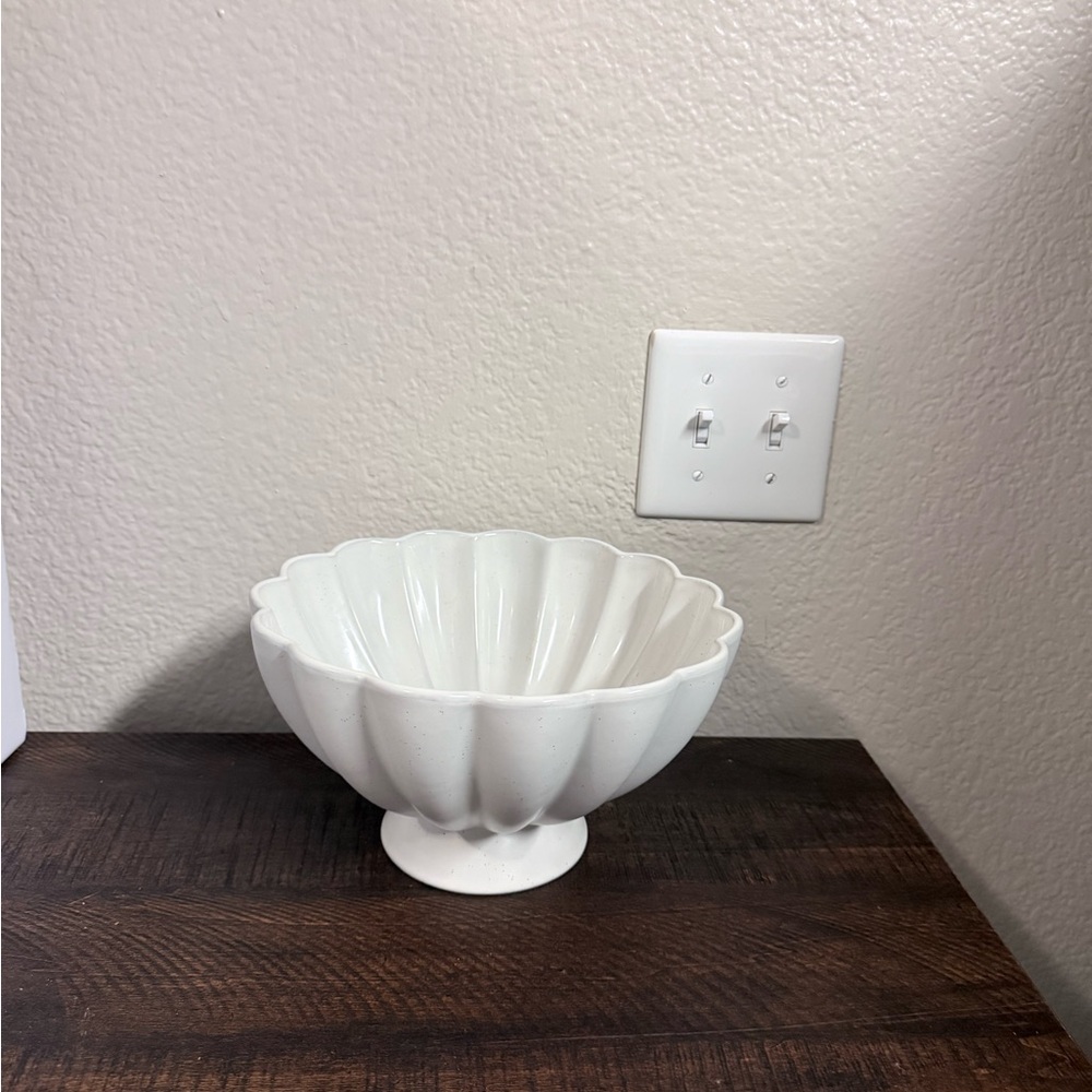 Hearth & Hand Cream Scalloped Ceramic Bowl